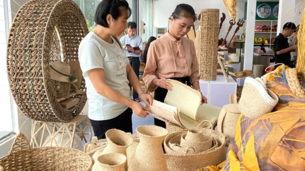 water hyacinth basket OEM manufacturing process