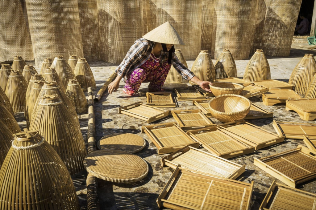 handwoven water hyacinth basket production detail