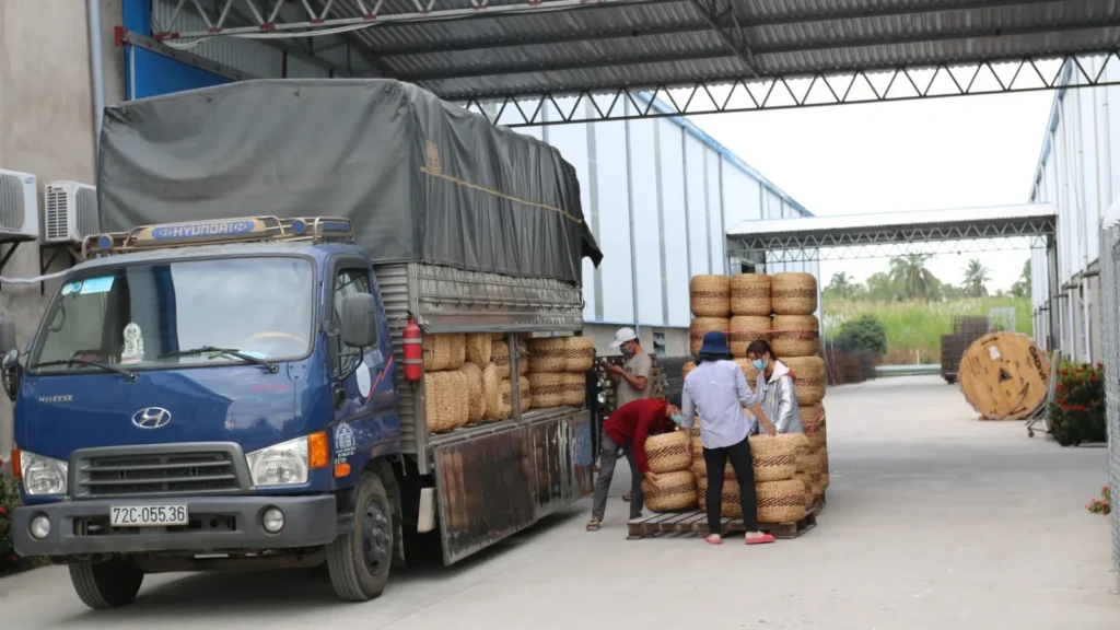 Water hyacinth basket wholesale bulk loading at Vietnam factory warehouse